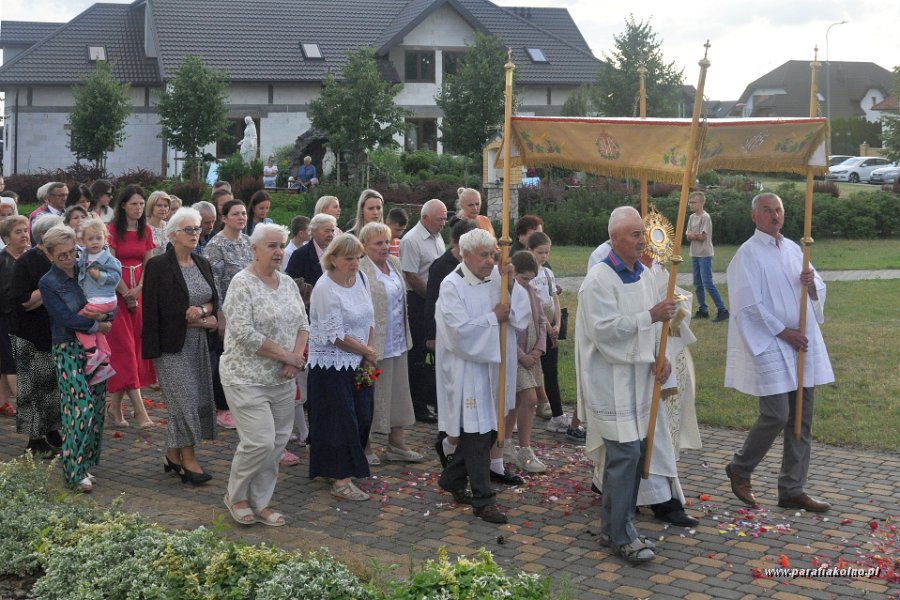 67 Procesja eucharystyczna.jpg